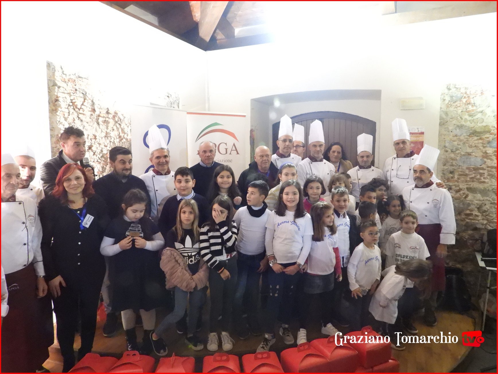 I bambini concorrono trasformandosi in giovani pasticcieri
